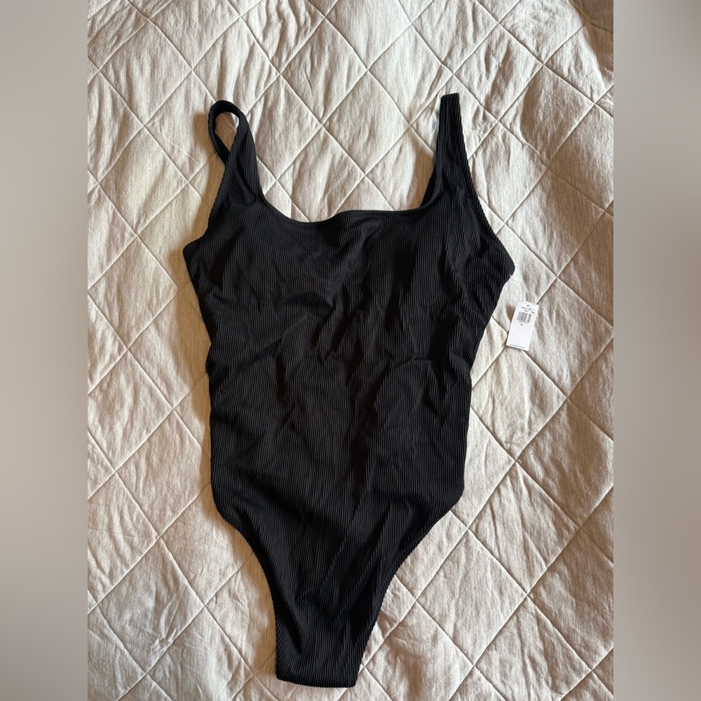 BNWT black ribbed texted 2x old navy one piece w/ adjustable straps